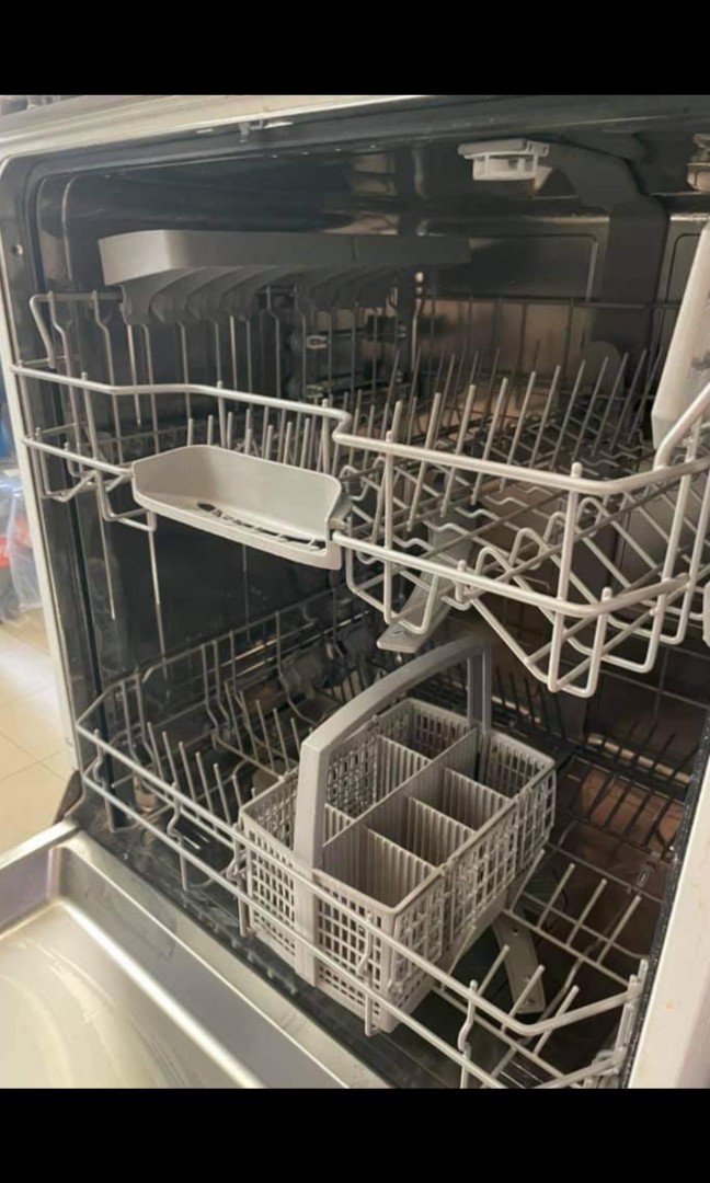 Bosch Free. Washes fine. Doesnt Dry., TV & Home Appliances, Kitchen