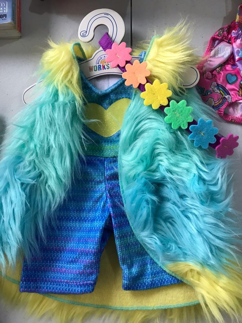 Build a bear (Category: Plushies & Soft Toys) located in Quezon City. Submitted by mitchapple88 (Listing ID 1092921288, Image 1). Description: .