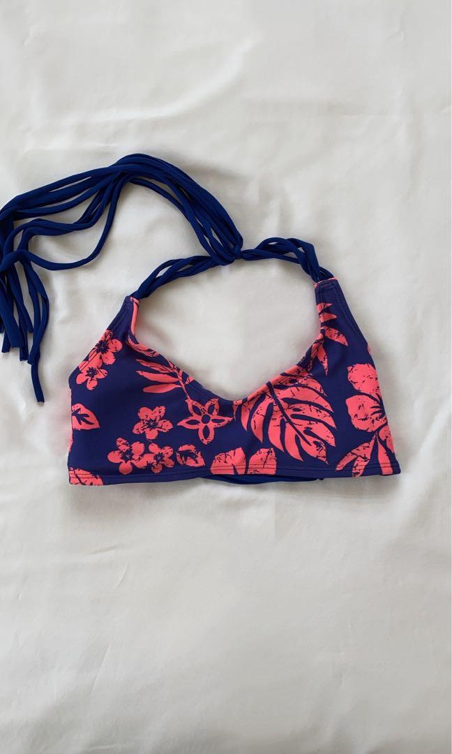 F21 Bikini Top (Category: Bikinis & Swimsuits) located in Batangas. Submitted by ____ad (Listing ID 1092857904, Image 1). Description: fits xs to small has removable pads.