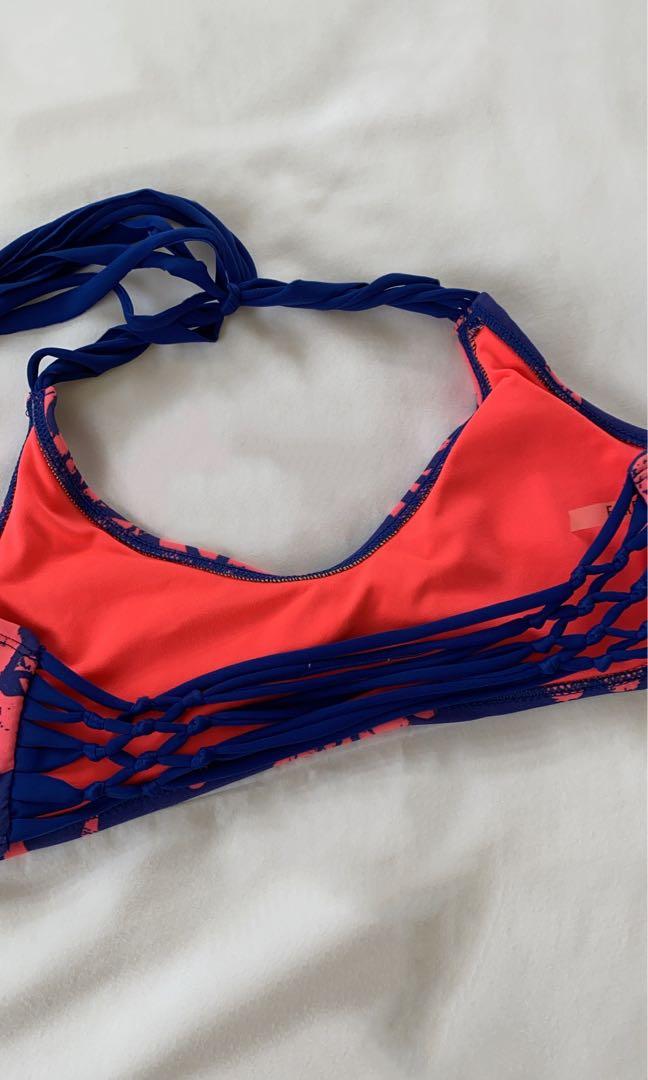 F21 Bikini Top (Category: Bikinis & Swimsuits) located in Batangas. Submitted by ____ad (Listing ID 1092857904, Image 2). Description: fits xs to small has removable pads.