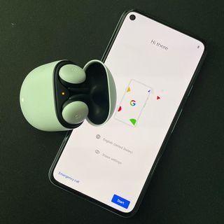 Google Pixel 5 + Pixel Buds Google Pixel 5 + Pixel Buds