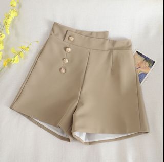 (Category: ) located in . Submitted by Yin_Closet (Listing ID 1092973380, Image 1). Description: .