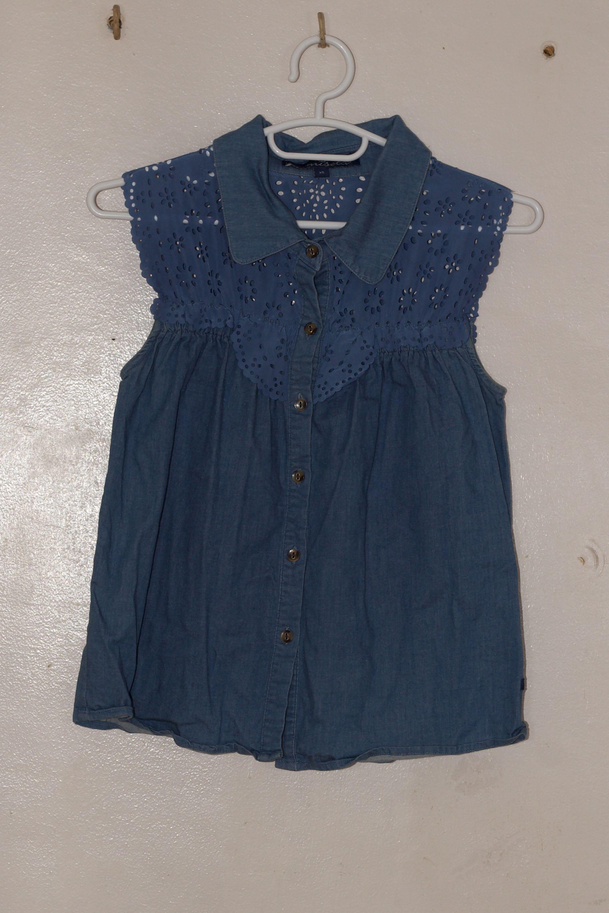 Kamiseta blue sleeveless top (Category: Sleeveless) located in Pasig City. Submitted by terivvv (Listing ID 1092856424, Image 1). Description: Please manage expectations. This is a preloved item. .