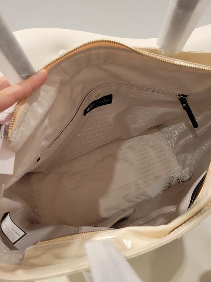Kate Spade X Minnie mouse tote bag (Category: Luxury Bags & Wallets) located in Paranaque City. Submitted by FLess.ph (Listing ID 1092936294, Image 3). Description: Limited edition kate spade bag X Disney Php 8800 only. Bran new!! And authentic. I don’t sell fakes.