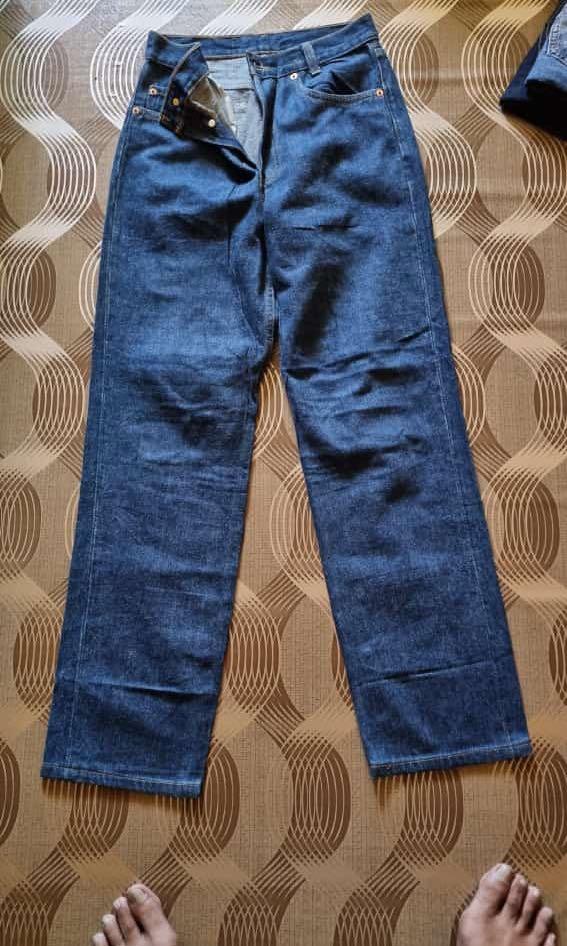 Levis shop 701 student