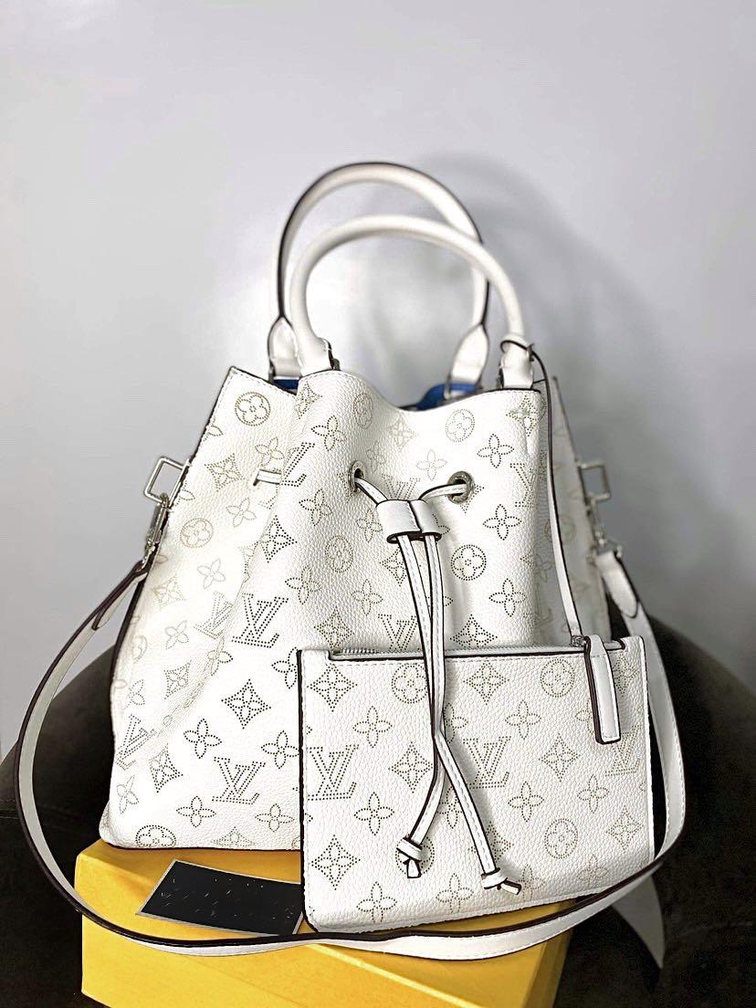 Louis Vuitton Néonoé BB Bucket Bag in Cream Grained Cowhide Leather White  ref.754073 - Joli Closet