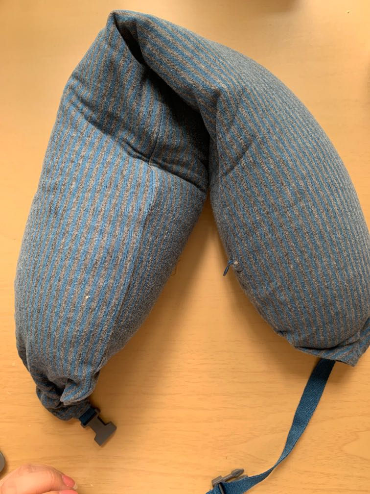 muji flight pillow