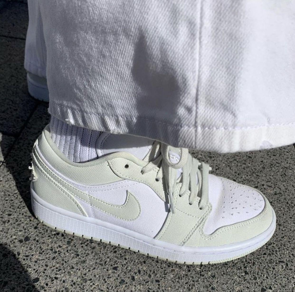 Jordan low aura sales