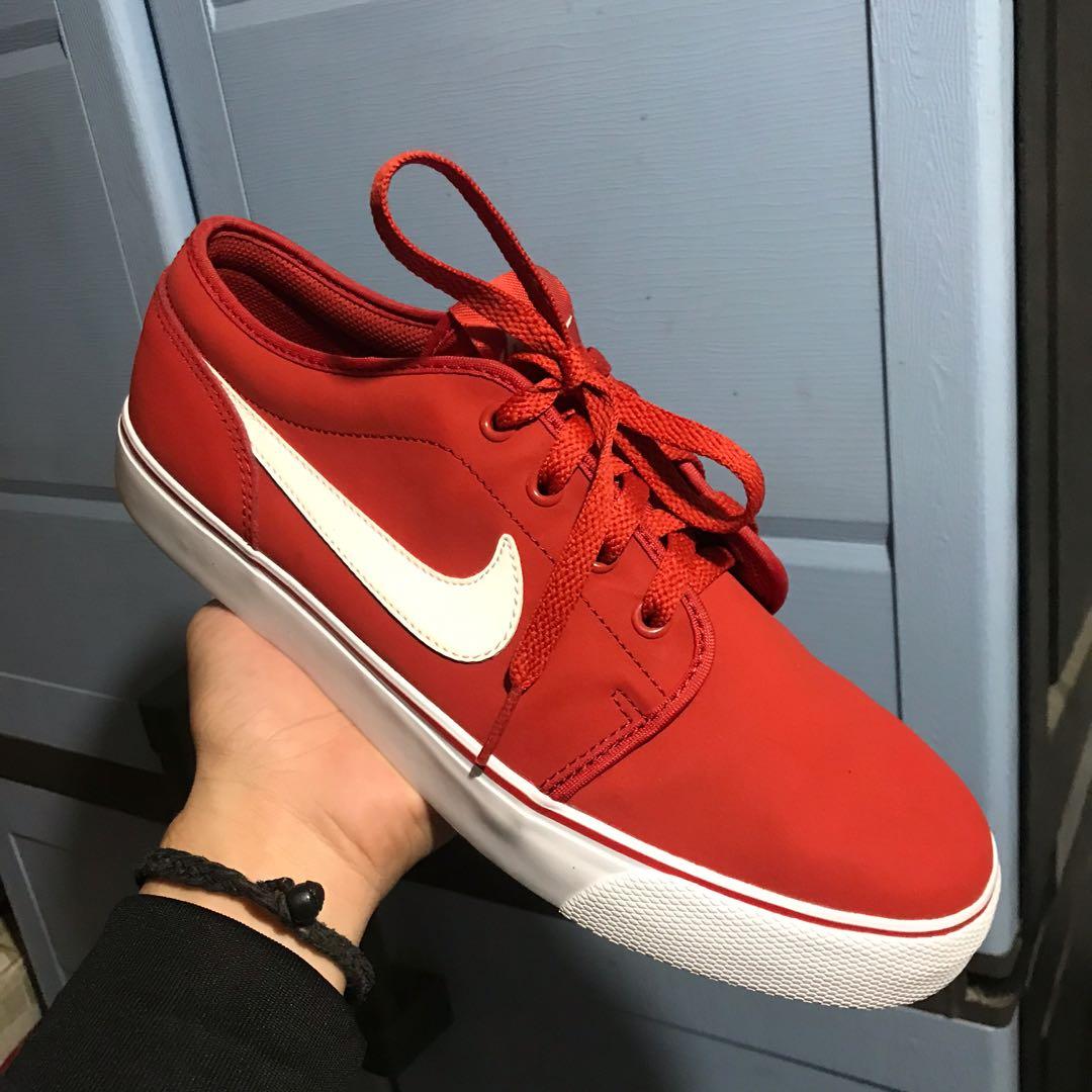Nike toki low orange top