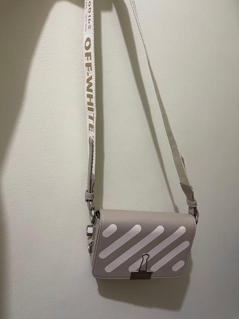 Slingbags, WHITE PRINTED SLING USED BAG ONLY FOR ₹50 OFFER PRICE. HURRY UP  GRAB IT. IT IS IN GOOD CONDITION.