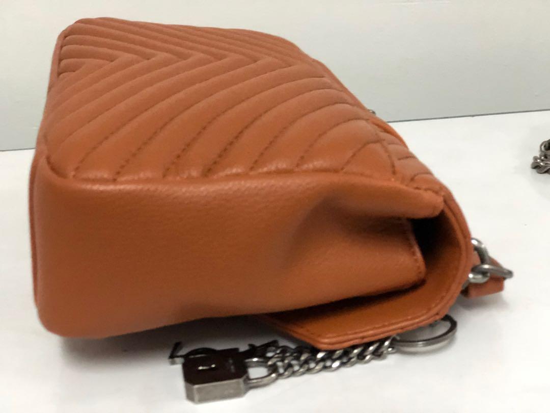 Pre-loved YSL College Bag (Category: Cross-body Bags) located in Manila. Submitted by imjunelo (Listing ID 1092982198, Image 3). Description: .