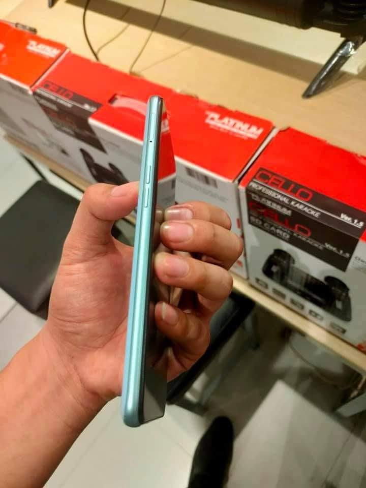 REALME 7 8/128 (Category: Realme) located in Quezon City. Submitted by khanor (Listing ID 1092896832, Image 2). Description: SWAP! SWAP! SWAP! QC QUEZON AVE WILLING TO MEET S Realme 7 8gb Ram 128gb Rom 90hz display Helio G95 Gaming processor 64mp Sony Camera (Quad Cam) 16mp Selfie Cam Stary Mode Capture 5000mAH Battery 30watts Fast Charging Pakatagal malobat Pakabilis mag charge 101% No issue Almost new Check to sawa UNIT CHARGER 50WATTS 2 CASES 
