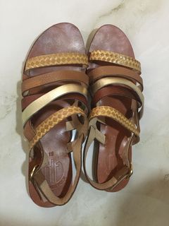 (Category: ) located in . Submitted by magandayang (Listing ID 1092957904, Image 1). Description: .