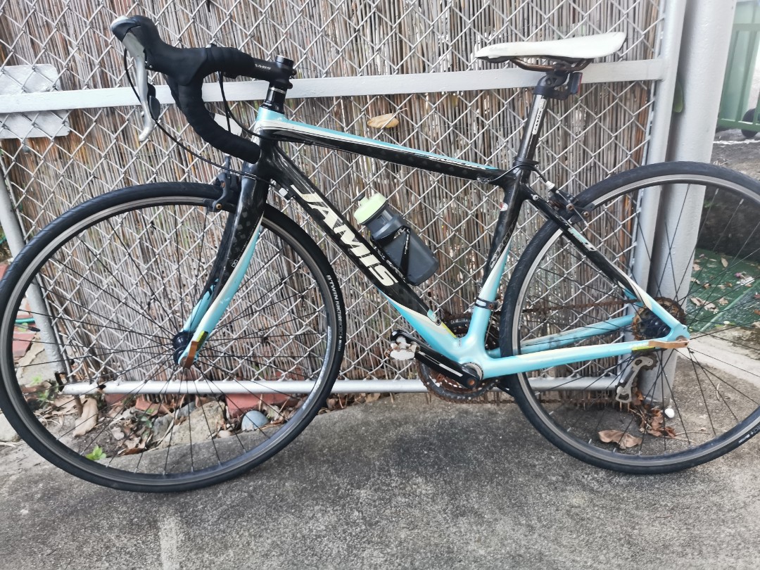 Road bike- Jamis, Sports Equipment 