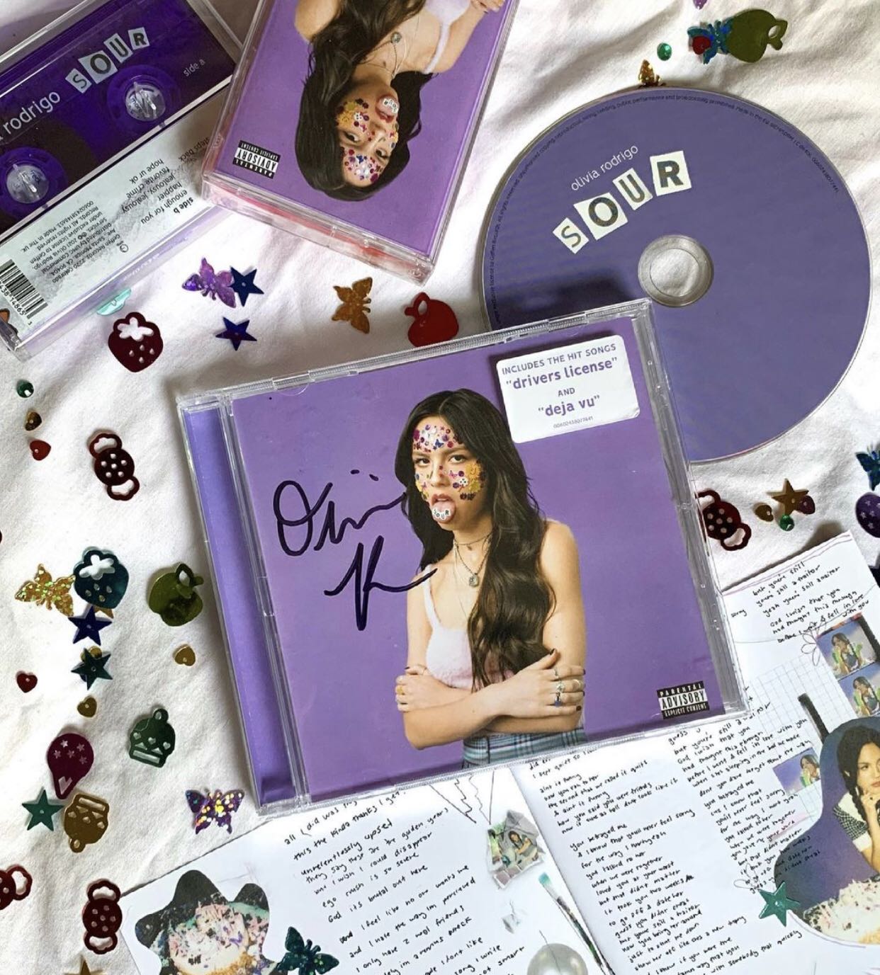SIGNED] Olivia Rodrigo - SOUR CD, Hobbies & Toys, Music & Media
