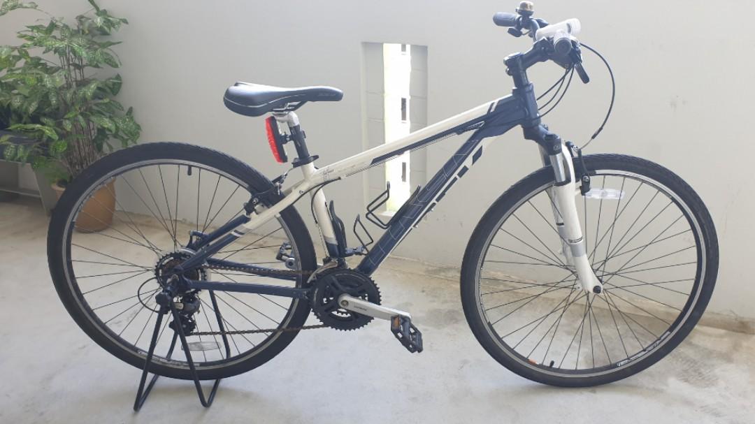 TREK Hybrid 8.2DS Gary Fisher Edition Sports Equipment Bicycles