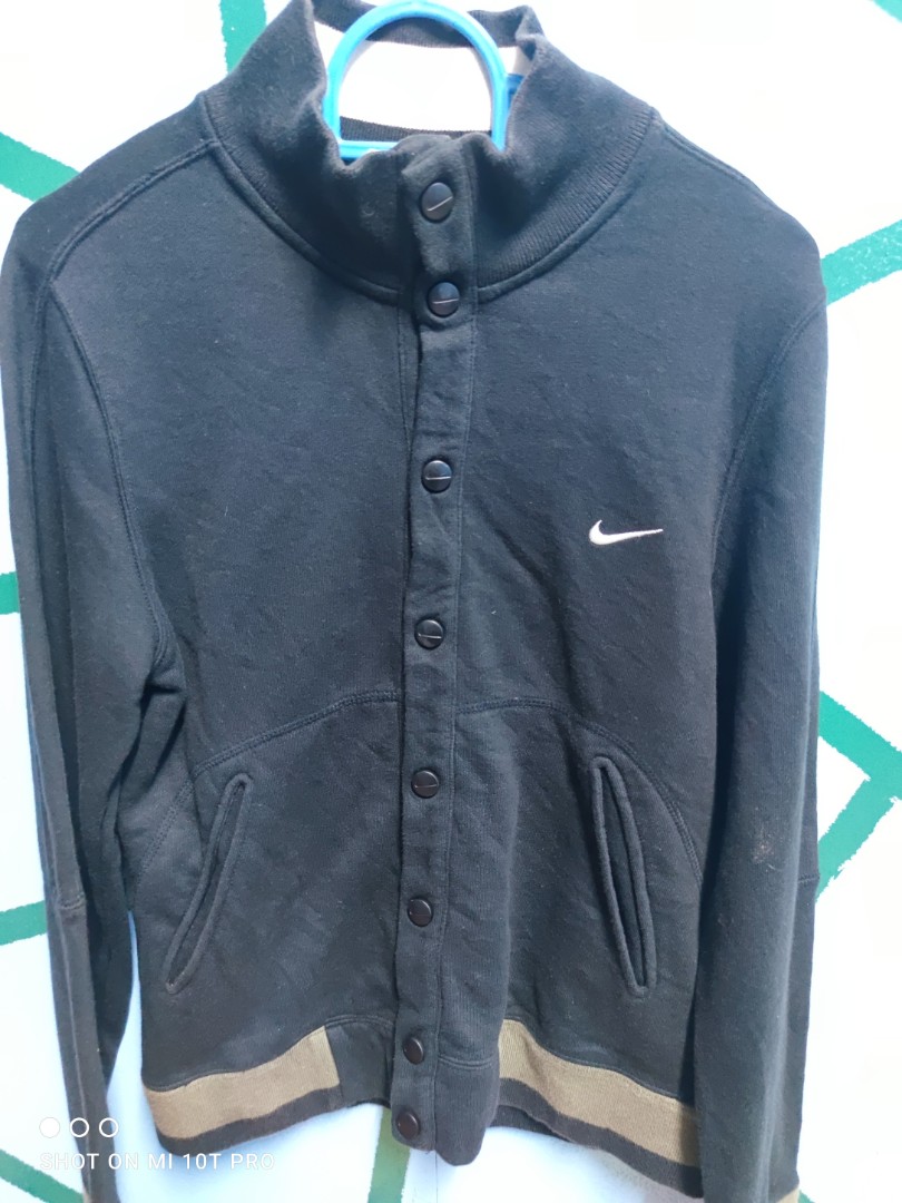 varsity nike trainers