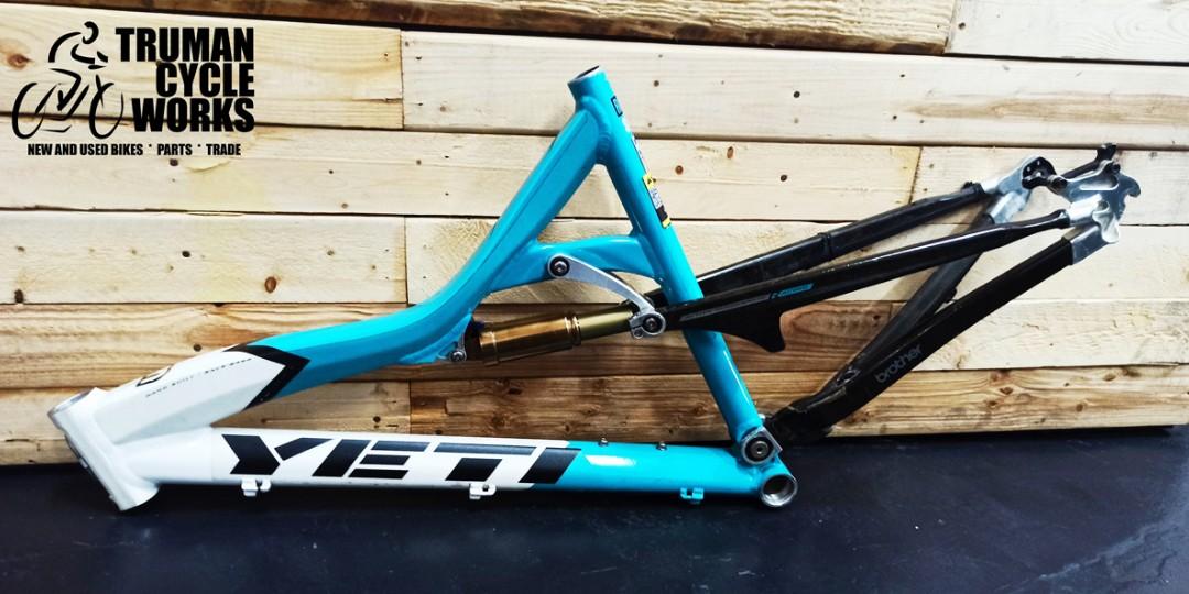 Yeti 575 full suspension mountain bike frame Sports Equipment