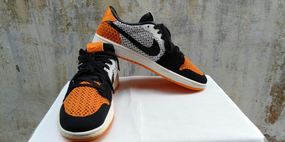 Air Jordan 1 Retro Low Flyknit, Fesyen Pria, Sepatu , Sneakers di Carousell