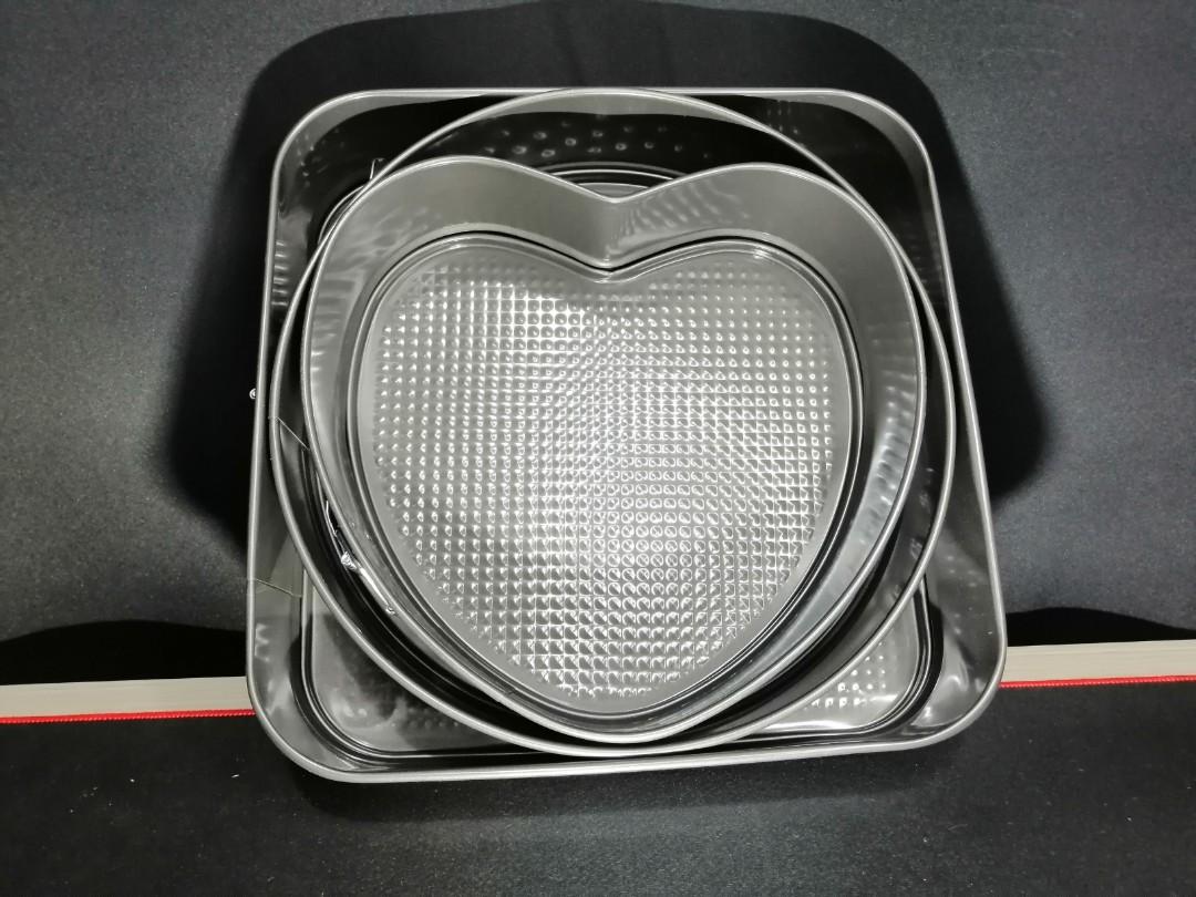 Cake Moulder (Category: Bakeware) located in Marikina City. Submitted by v3_m3v (Listing ID 1093198007, Image 2). Description: Cake Moulder 3pc set 24cm, 26cm, 28cm.