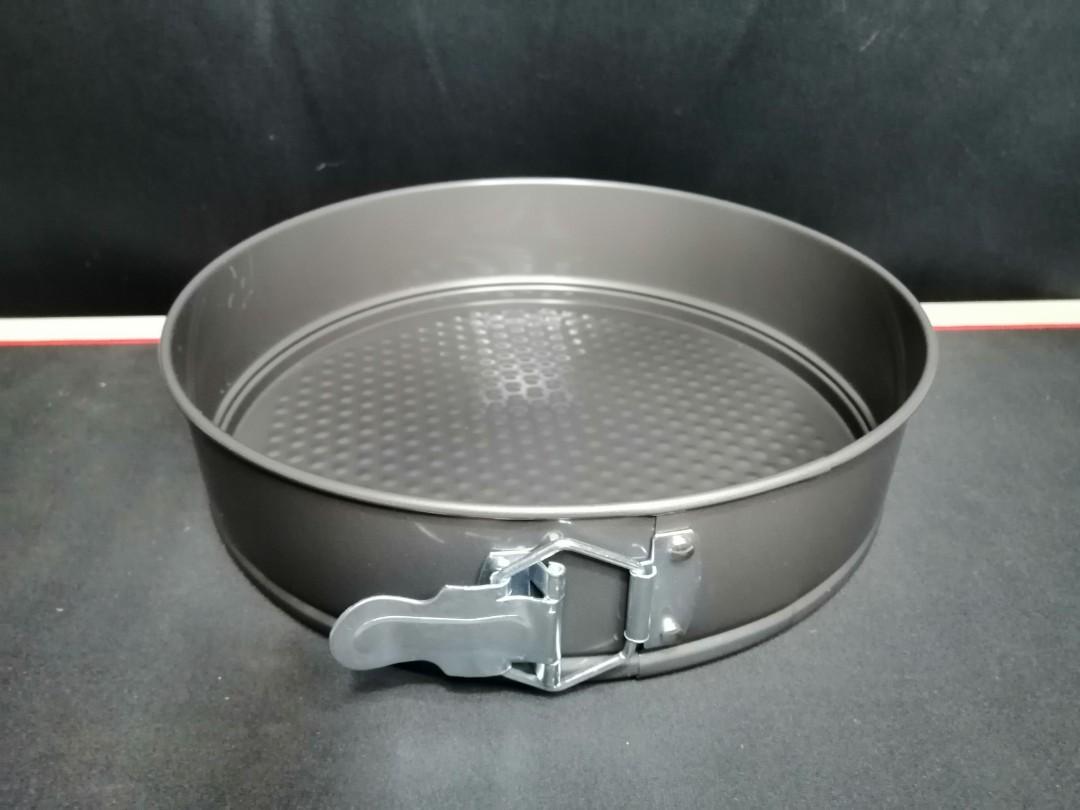 Cake Moulder (Category: Bakeware) located in Marikina City. Submitted by v3_m3v (Listing ID 1093198007, Image 3). Description: Cake Moulder 3pc set 24cm, 26cm, 28cm.