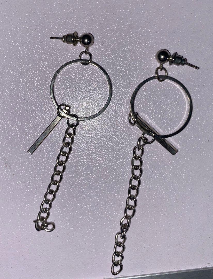 Dangling Chain hoop earrings e girl tumblr Women s Fashion Jewelry Organisers Earrings on Carousell