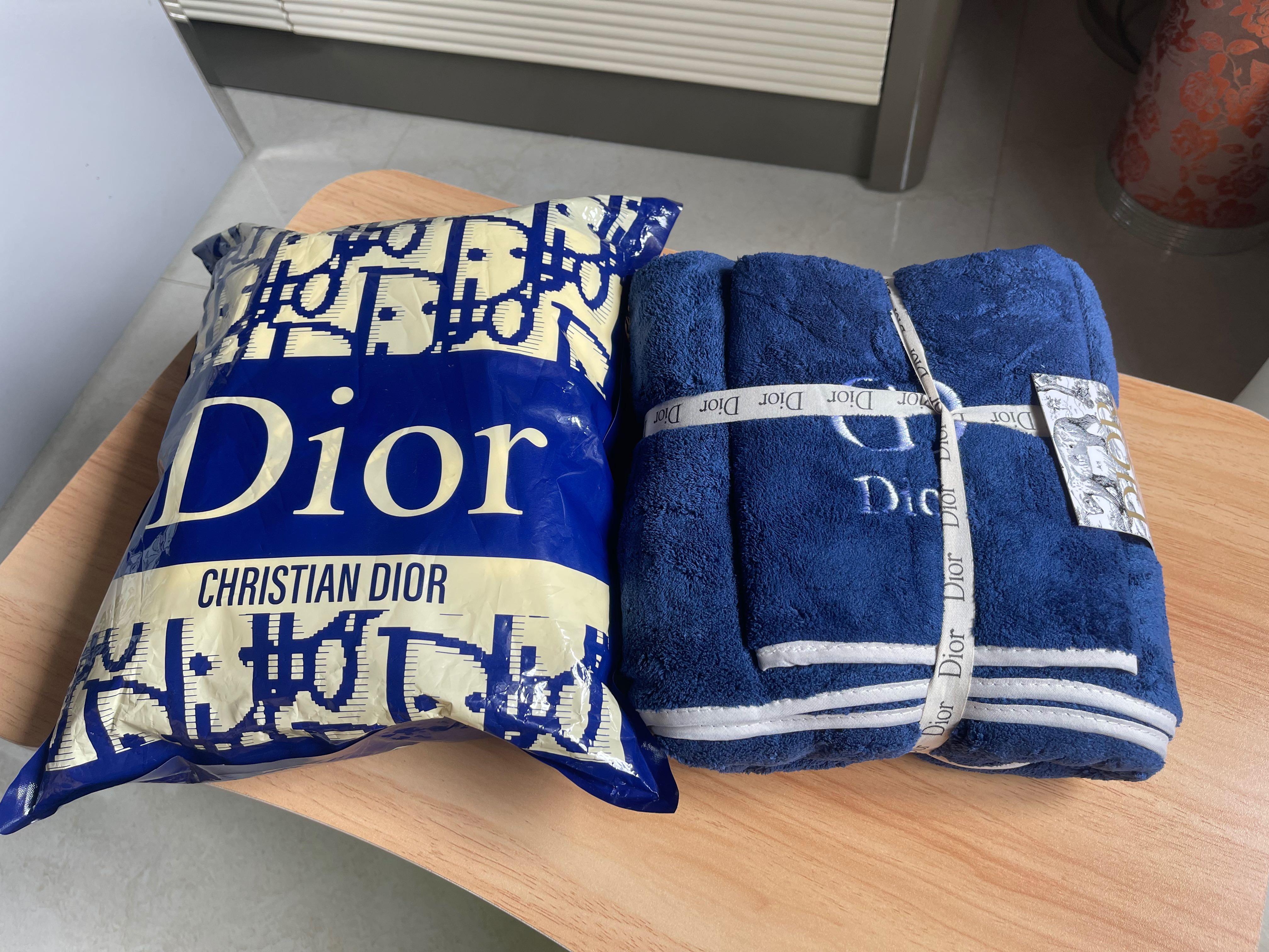 Dior store towel set