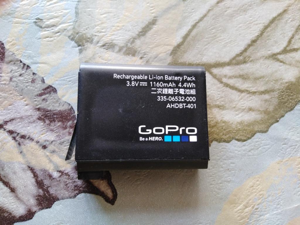 go pro hero 4 camera (Category: Cameras) located in Makati City. Submitted by chamarket.2022 (Listing ID 1093076594, Image 3). Description: Pre-loved Go pro hero 4 camera with complete original accessories and box. No SD card included. Decluttering items that were not used for more than 1 year thus decided to sell this for others to enjoy. Accessories are complete and original. Minor issues but doesn't affect performance: 1. small crack on top of