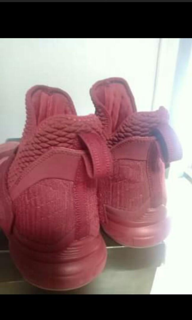 Lebron soldier 12 outlet red gum