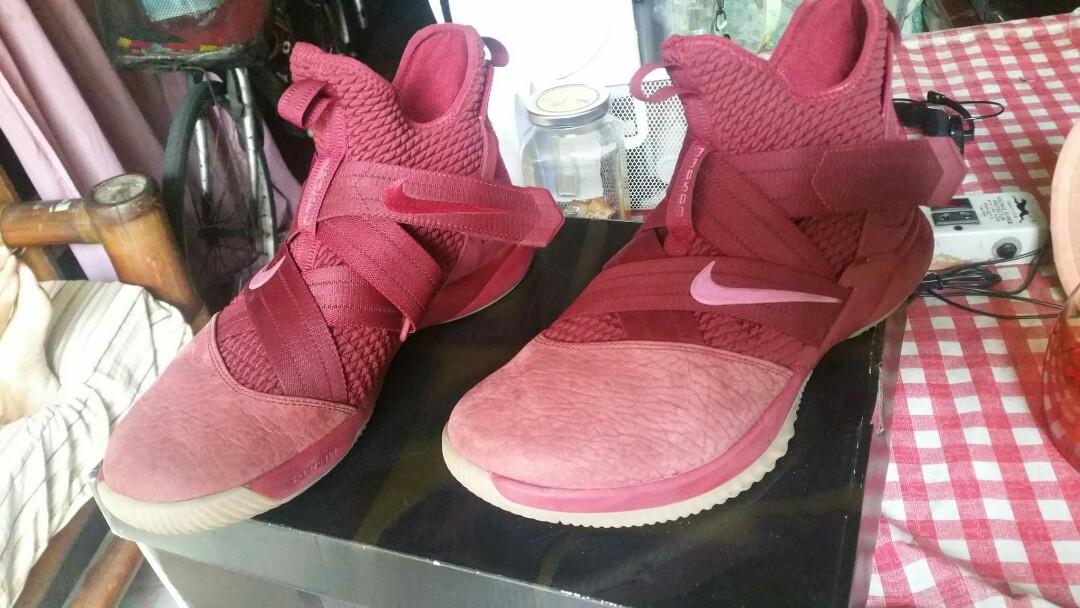 Lebron soldier outlet 12 red gum