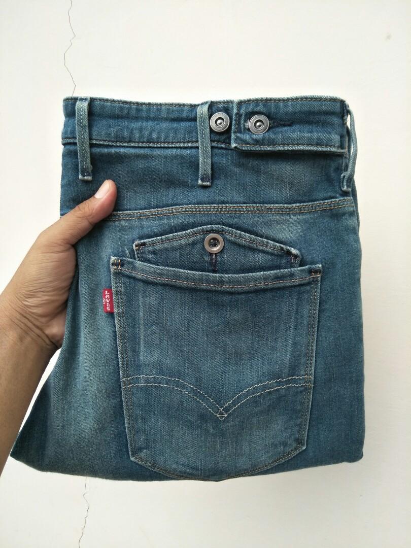 S40196 levis top