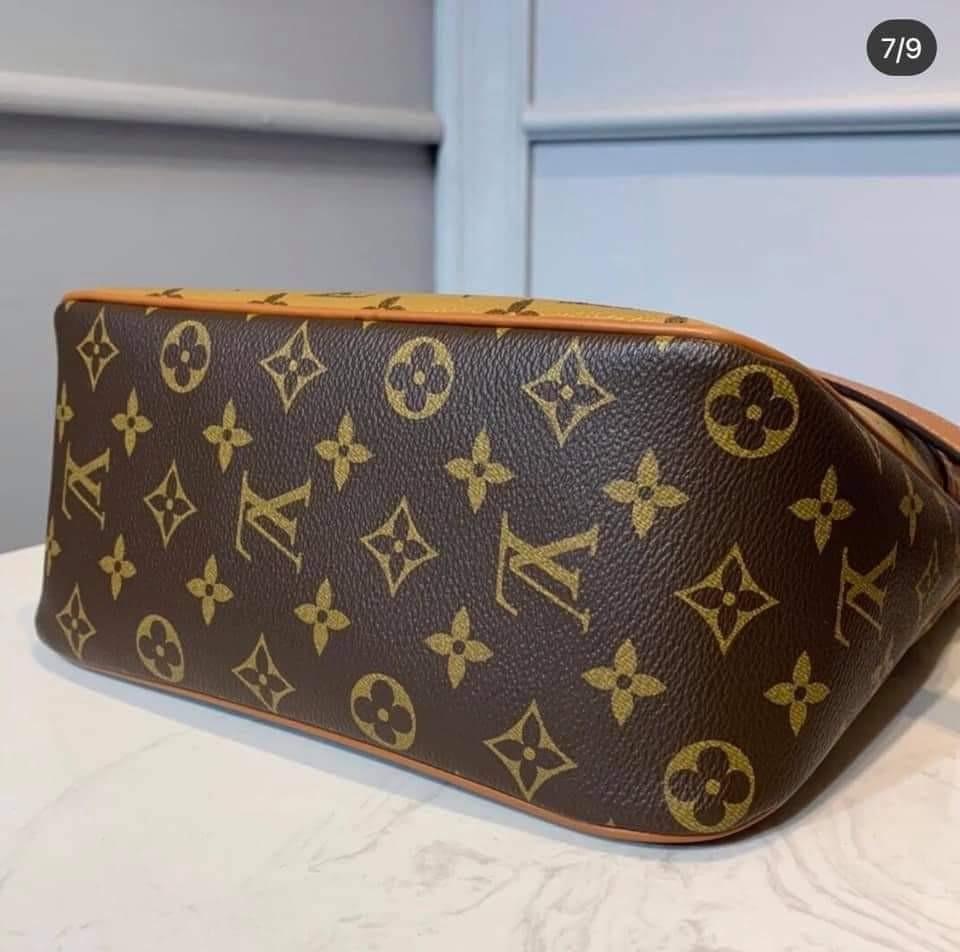 LV Hobo Dauphine Shoulder Bag with Sling (Category: Shoulder Bags) located in Cainta. Submitted by ktrendsfashionboutique (Listing ID 1093181553, Image 3). Description: Light and practical, the Hobo Dauphine PM handbag is a functional bag, ideal for everyday use. It is made from a combination of Monogram and Monogram Reverse canvases with natural calfskin trim. The bag features an adjustable top handle, allowing hand and shoulder carry, as well a