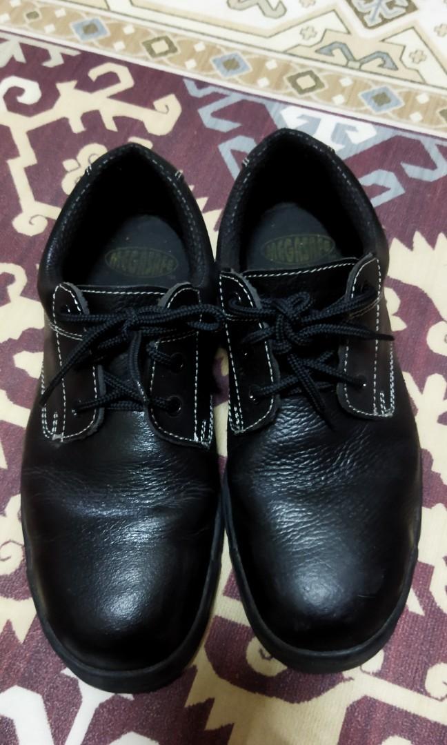 megasafe safety shoes price