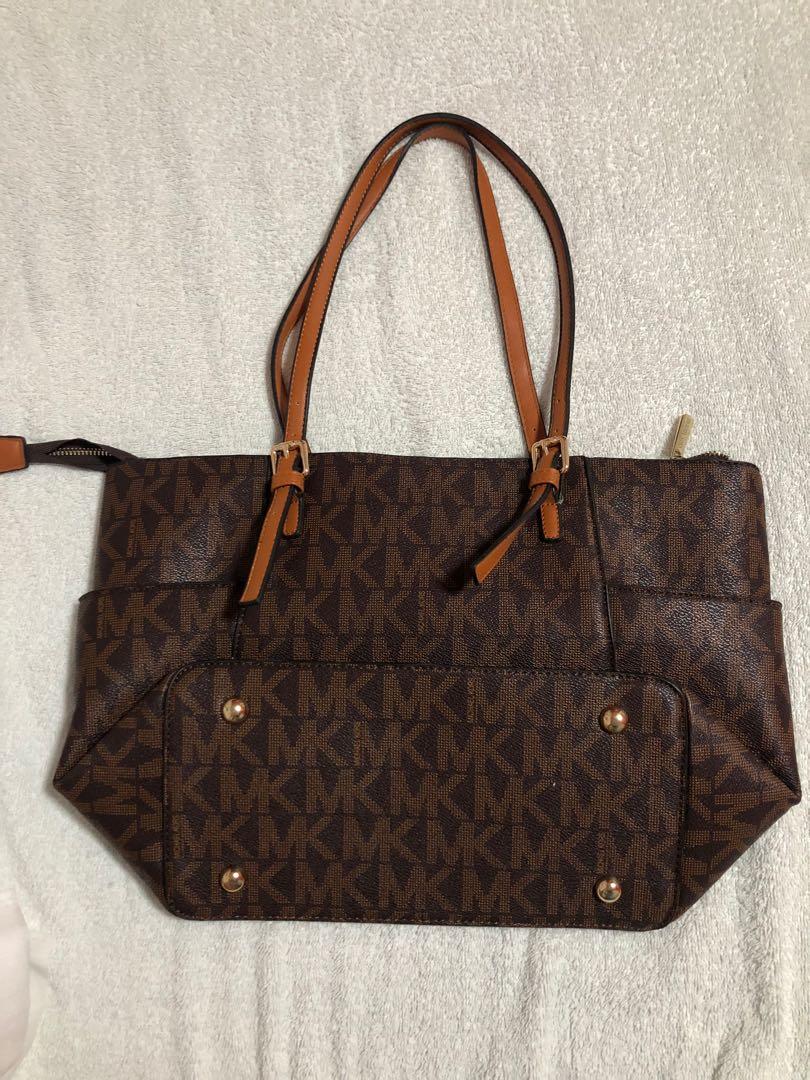 MK Tote Bag (Category: Luxury Bags & Wallets) located in Bulacan. Submitted by stuffsmikeeloved (Listing ID 1093156221, Image 3). Description: Used Once In perfect condition.