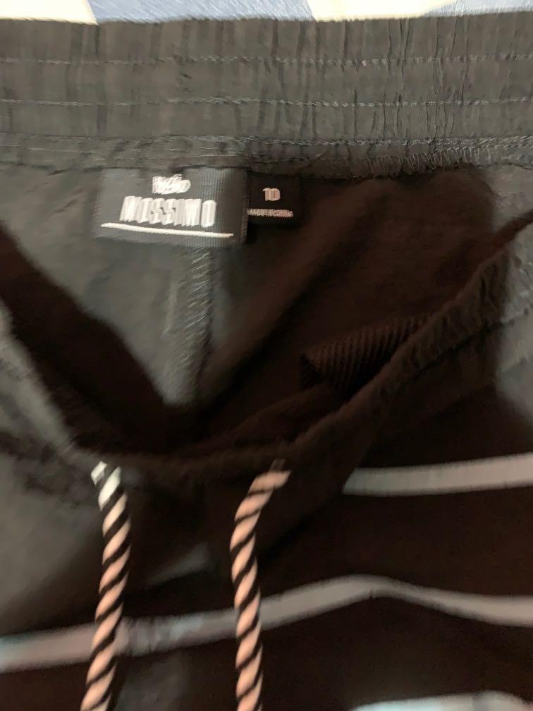 Mossimo kids (Category: Shorts) located in San Juan City. Submitted by ywkly (Listing ID 1093241613, Image 3). Description: New pa from us 8-10 yo.