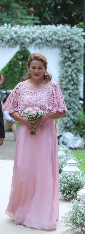 Mother gown deals