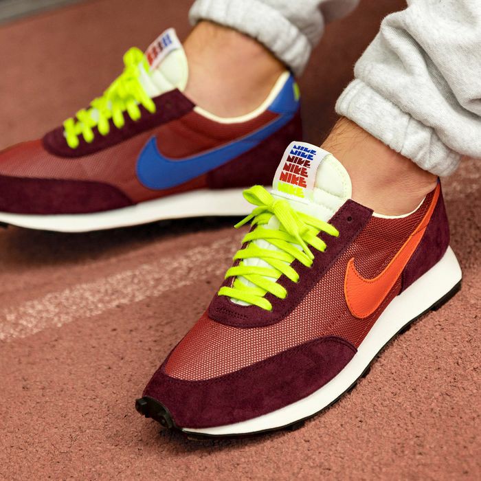 NIKE DAYBREAK SP NIGHT MAROON