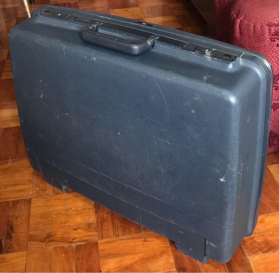 Old Delsey Club Hardside Suitcase Hobbies Toys Memorabilia