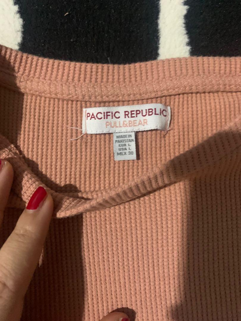 PULL & BEAR (Category: Other Tops) located in Plentong. Submitted by wandapreloved (Listing ID 1093185447, Image 3). Description: peach colour . actually L saiz M & S can used very fit. used 1 time only ✌🏼.