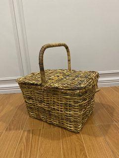 Rattan Picnic Basket with 2 Flaps and Handle