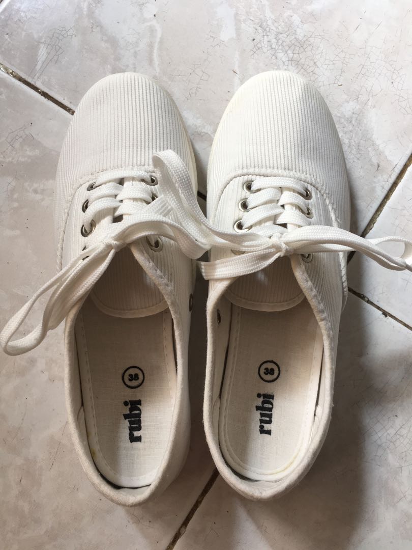 Juno plimsoll online