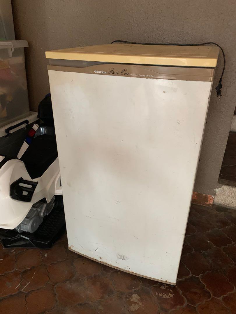 Small Ref (Category: Refrigerators and Freezers) located in Paranaque City. Submitted by kashings (Listing ID 1093049849, Image 1). Description: .