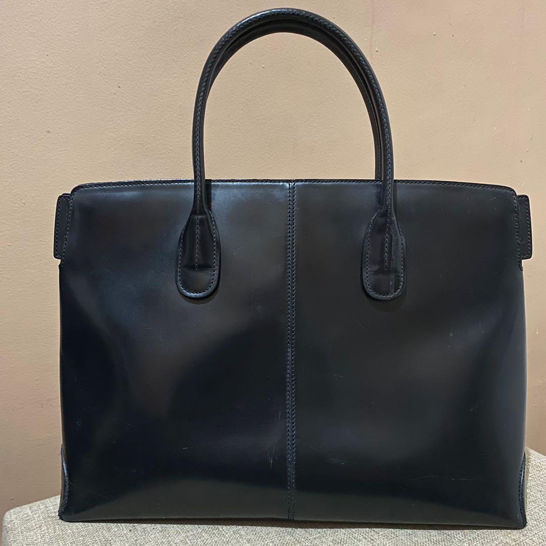 Tods Tote Leather Bag (Category: Luxury Bags & Wallets) located in Quezon City. Submitted by najamazing (Listing ID 1093186451, Image 2). Description: .