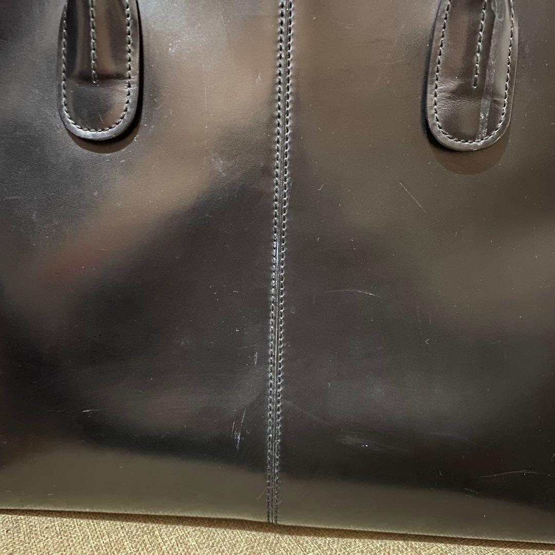 Tods Tote Leather Bag (Category: Luxury Bags & Wallets) located in Quezon City. Submitted by najamazing (Listing ID 1093186451, Image 3). Description: .