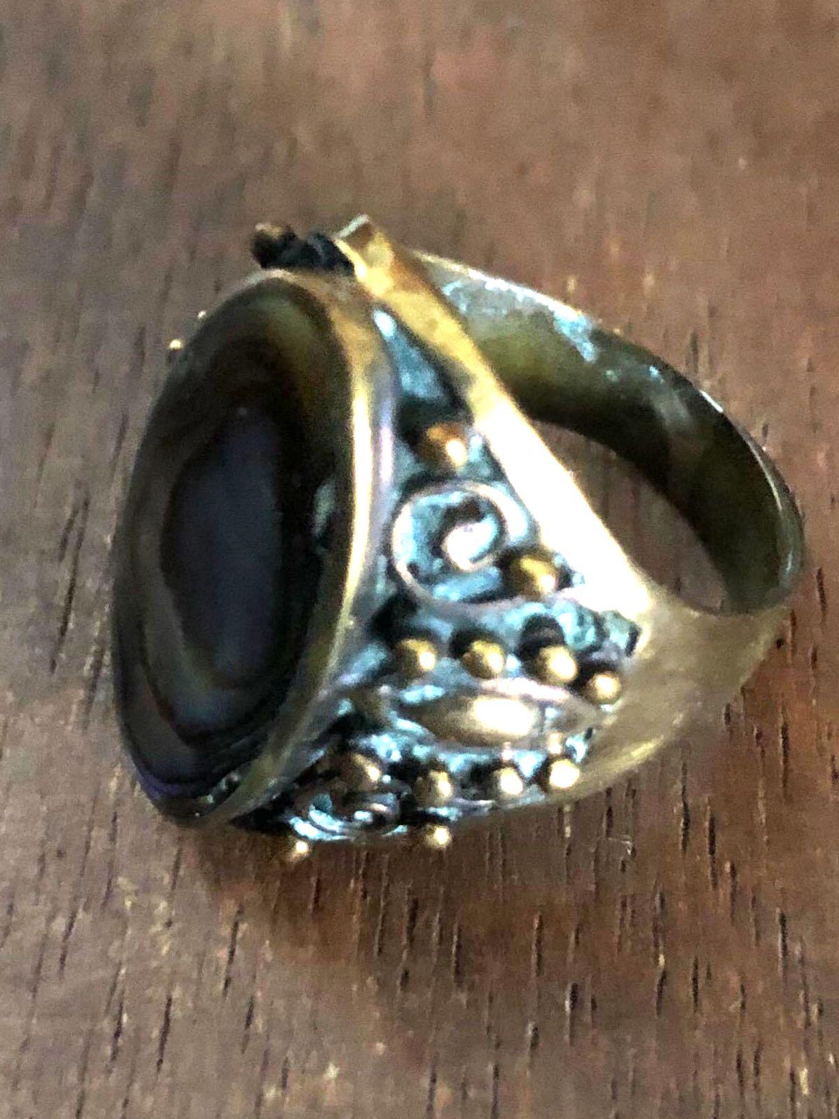 Vintage abalone Brass ring (Category: Rings) located in Muntinlupa City. Submitted by declutter_with_me (Listing ID 1093096423, Image 3). Description: Vintage Abalone inlay Brass ring Personal collection Size: 6.5.