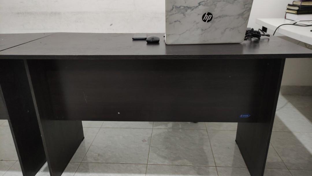 1 Set Meja Kantor Bekas Bonus Kursi Kerja Hidrolik Second Perabotan Rumah Di Carousell