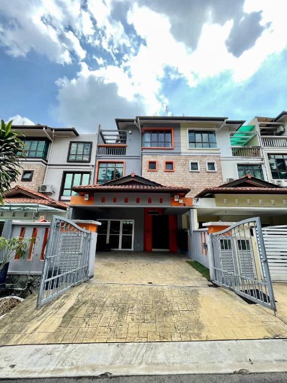 2 5 Storey Terrace The Peak Taman Bukit Prima Cheras Property For Sale On Carousell