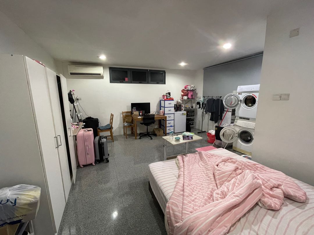 (Category: ) located in . Submitted by ricc90 (Listing ID 1097963894, Image 1). Description: .