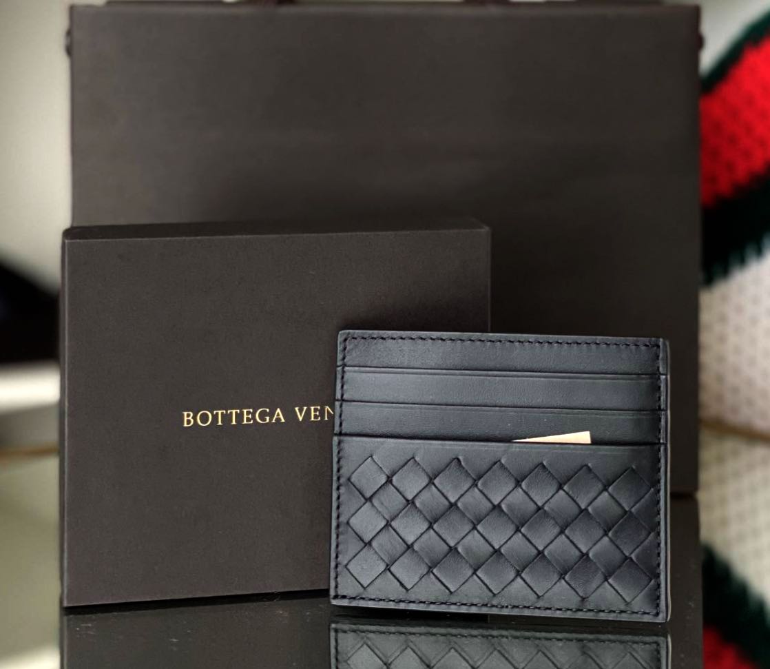 Bottega veneta men card holder 2025