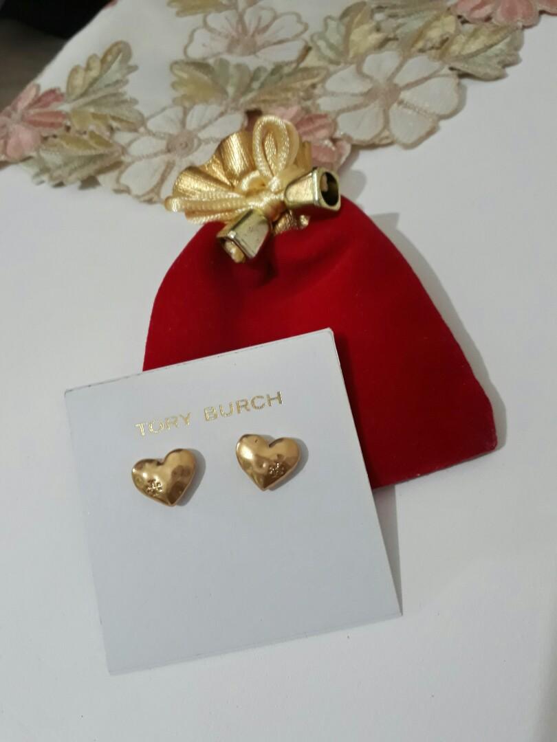 Authentic] Tory Burch Heart Stud Vintage Gold-tone Earrings, Luxury,  Accessories on Carousell